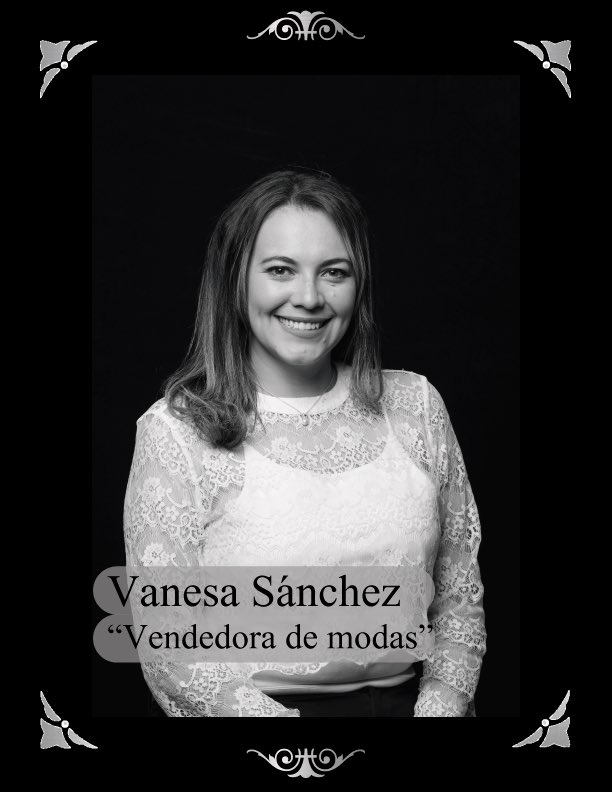 Vanesa Sánchez es una vendedora de modas en #ElCaballeroDeLaRosa, la ópera de sueño que, ¡por fin! estamos haciendo realidad en Colombia.
Foto: Juan Diego Castillo.