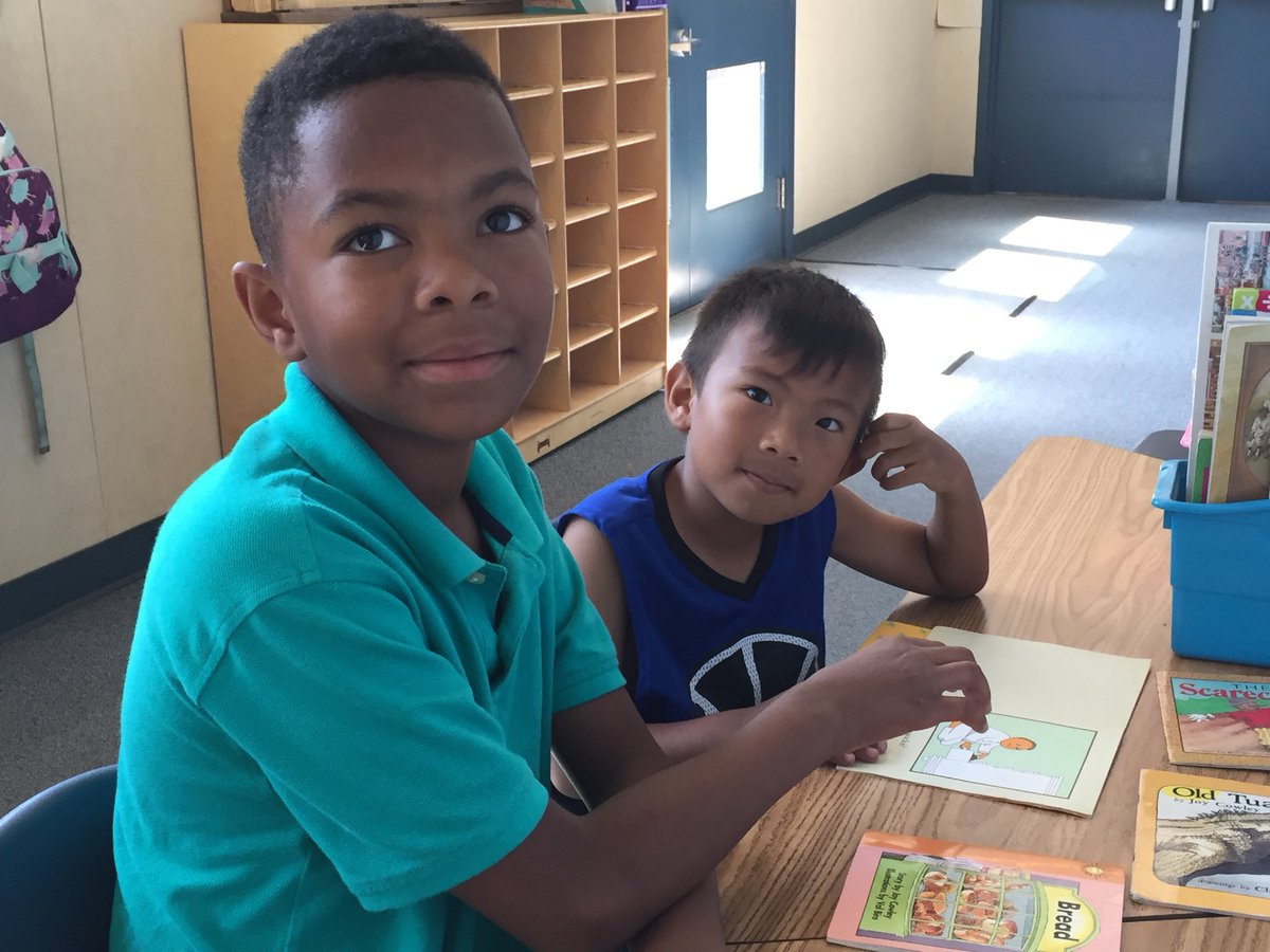 canadamaple3's tweet photo. We ❤️ having 4th grade buddies help us read. #buddies @FredPrincipal @DUSD4kids https://t.co/JeUBjuMZEU