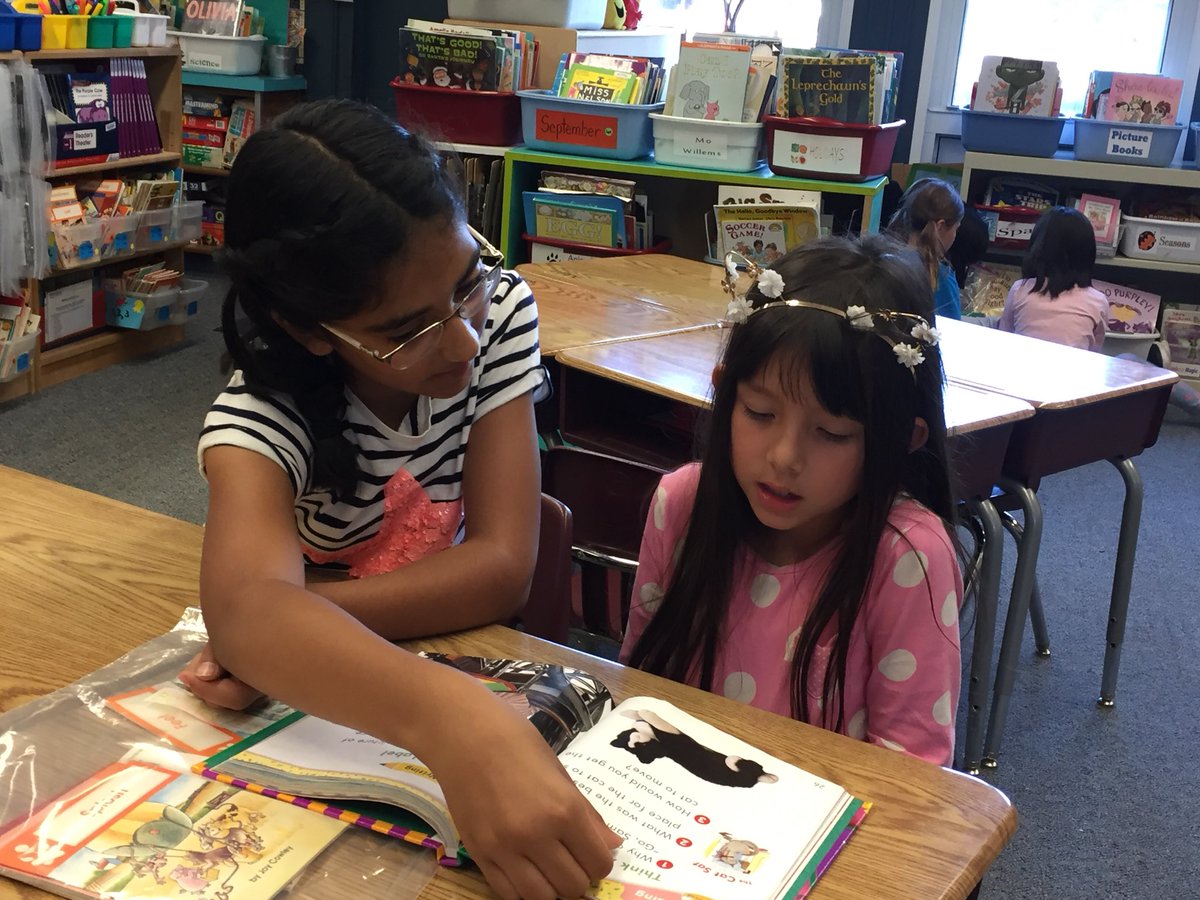 canadamaple3's tweet photo. We ❤️ having 4th grade buddies help us read. #buddies @FredPrincipal @DUSD4kids https://t.co/JeUBjuMZEU