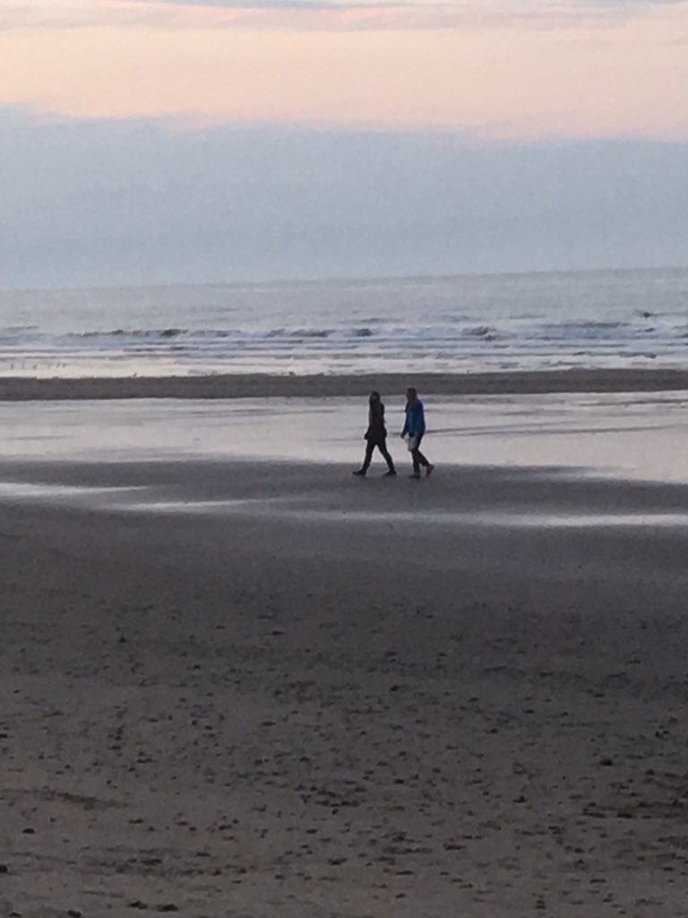 teeswestguiding's tweet photo. New programme can wait for a couple of weeks. There's unfinished business at #Saltburnbythesea for #InglebyBarwickRangers whose end of summer term trip had to be postponed due to leader work commitments and the tide #howrude #fishnchips #sandcastles #beachcleanup https://t.co/3vHJ7UsTNc