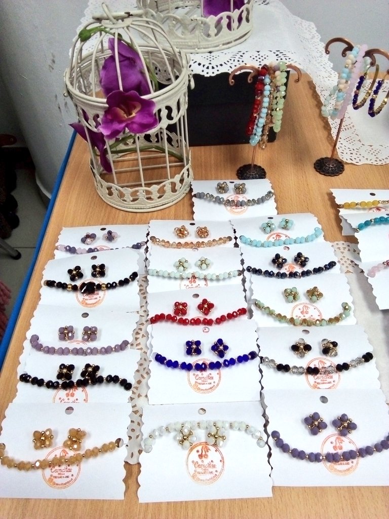 SweetyTangerine's tweet photo. #CerecitasBijoux presente en la feria #EmprendimientosRegional5 Gran iniciativa de nuestros gerentes  @Alex_Anchundia5 @D_👏👏👏  @CNTinforma https://t.co/6fFaVjzRJv