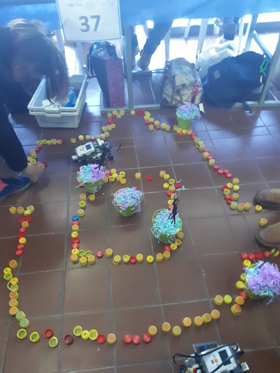 MaPaulaEnciso's tweet photo. ¡Qué buena jornada en la Feria de @ClubesdeCiencia de #Mdeo en @FacultaddeCienc! Aprendiendo mucho de los proyectos de investigación de lxs #estudiantes que hacen con esfuerzo y compromiso. Linda experiencia participar como #evaluadora. @ANEP_Uruguay @UTU_Uruguay @ces_Uruguay https://t.co/XdM9wnKWpj