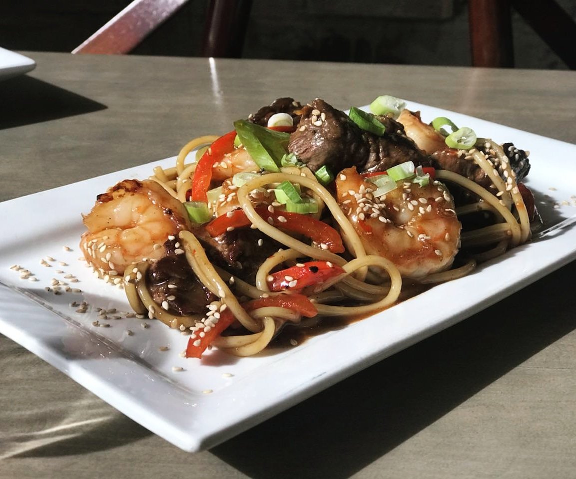 sharekbr's tweet photo. One of our features this evening, Tips and Tails! Filet tips, shrimp, red bell pepper, scallions and sesame seeds over spaghetti in a chili hoisin sauce #sharekbr #foodfeatures #comeSharewithus https://t.co/AbtQDydgeu