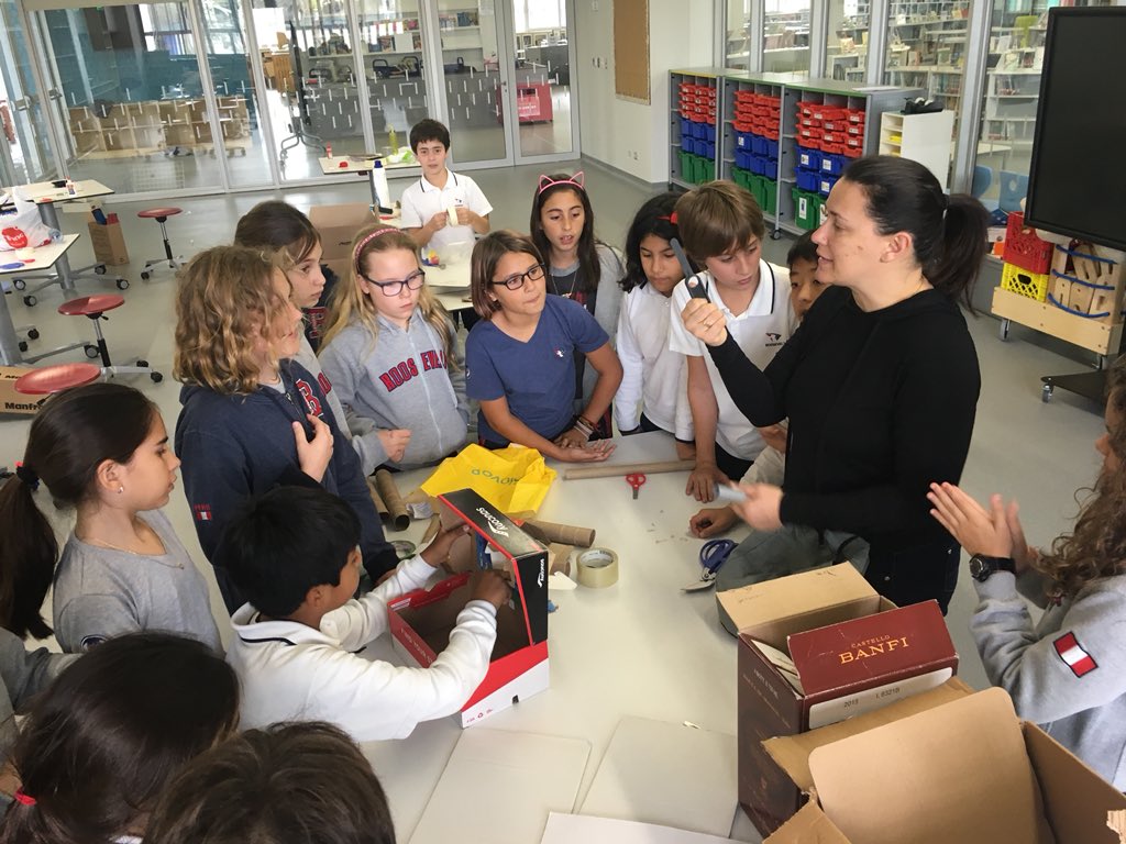 RitaValencia1's tweet photo. Absolutely loving the #MakerSpace! It just sets a different mood and allows our creative minds to work without restraint. #FDRocks! https://t.co/RjK6t64MS3