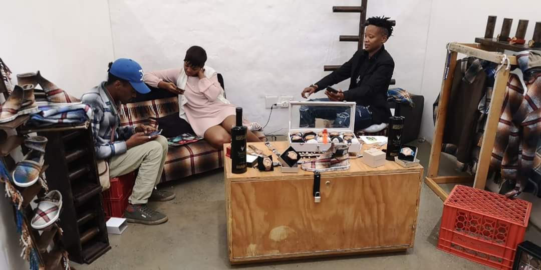 culturespotlyt's tweet image. The Watches are Water Proof and come with a 2years guarantee..