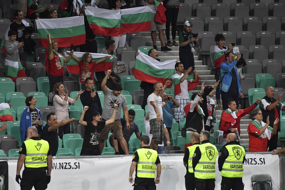 markopigac's tweet image. Po eni strani razumem Šiškota. Avtonomna pokrajina Štajerska bi danes pregazila te leve Bolgare, stadion bi bil poln, po tekmi pa party na trgu in po lokalih. Ipak smo v predmartinovem obdobju. @nzs_si #repka 📸 @markopigac