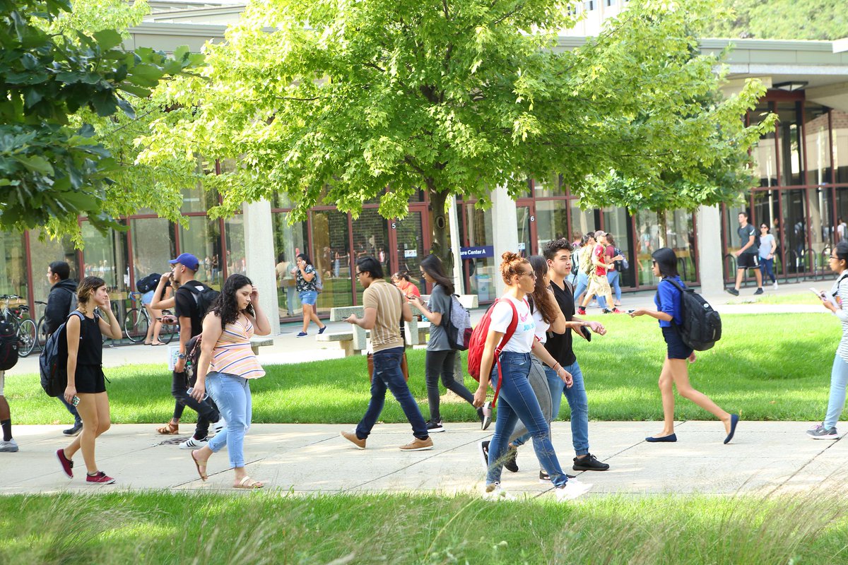 thisisUIC's tweet photo. #UIC is ranked No. 7 on the “Best Values” list in this year’s Wall Street Journal and Times Higher Education rankings! https://t.co/pAtKh0uMav https://t.co/vSArLuw9gB