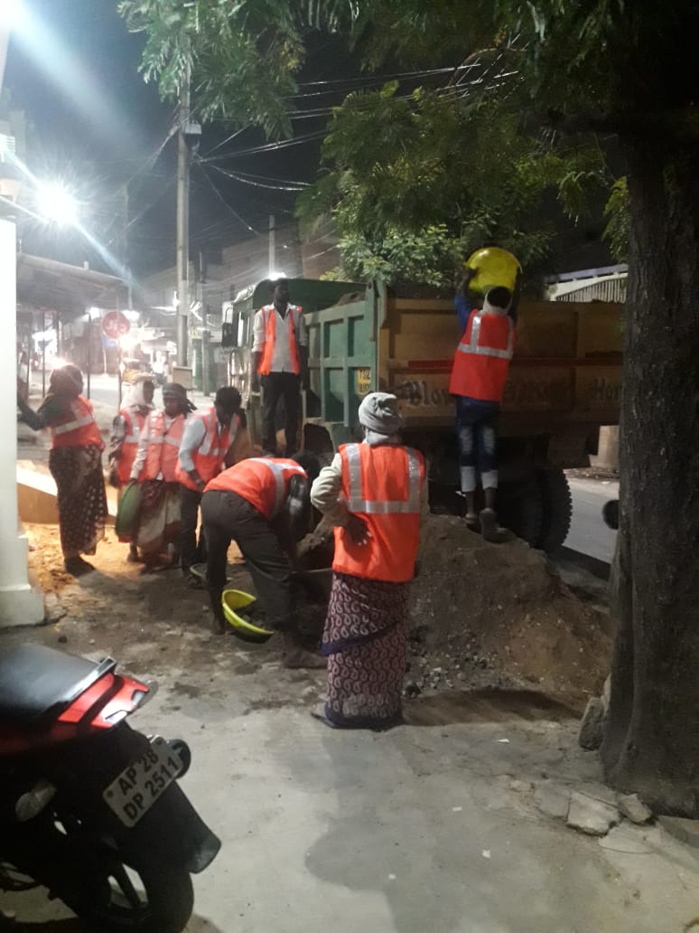 Shujath_NAC10's tweet photo. PPM Works :
Clearing of debris/excavated earth from Vattepally road in Falaknuma divn in EE C-10.
@CEMaint_GHMC @GHMCOnline @KTRTRS @EE_Falaknuma @DEE_Falaknuma @Aee_Falaknuma46 @ZC_Charminar https://t.co/YVbkHJnyn2
