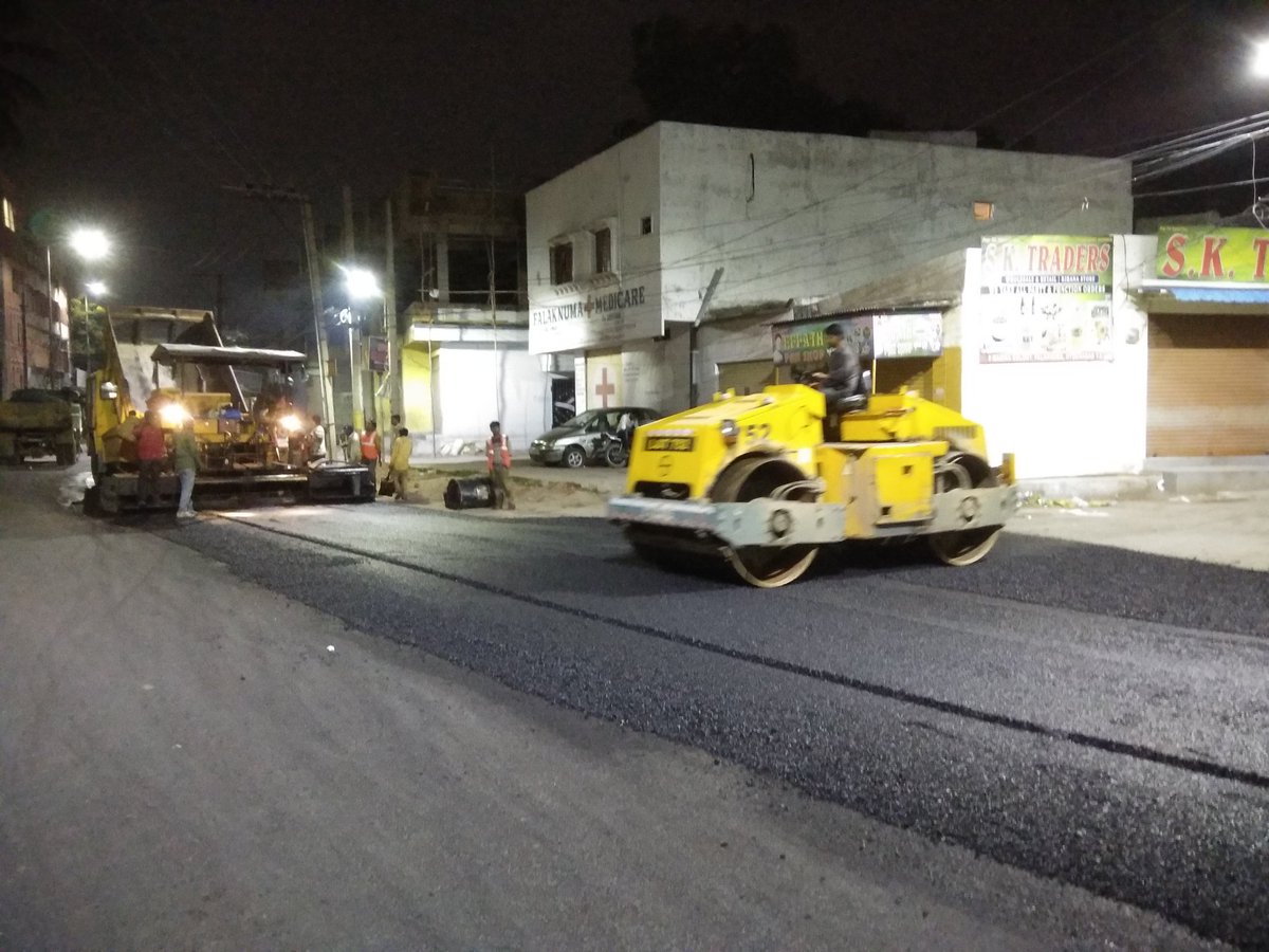 Shujath_NAC10's tweet photo. Day 4 :
Laying of DBM under PPM is in progress opp Geeta Hospital on Vatteypally-EngineBowli Main road in Falaknuma-10.

@GHMCOnline @KTRTRS @CEMaint_GHMC @ZC_Charminar @SESouthGHMC @EE_Falaknuma @DEE_Falaknuma @Aee_Falaknuma46 https://t.co/wPsRsRjmll