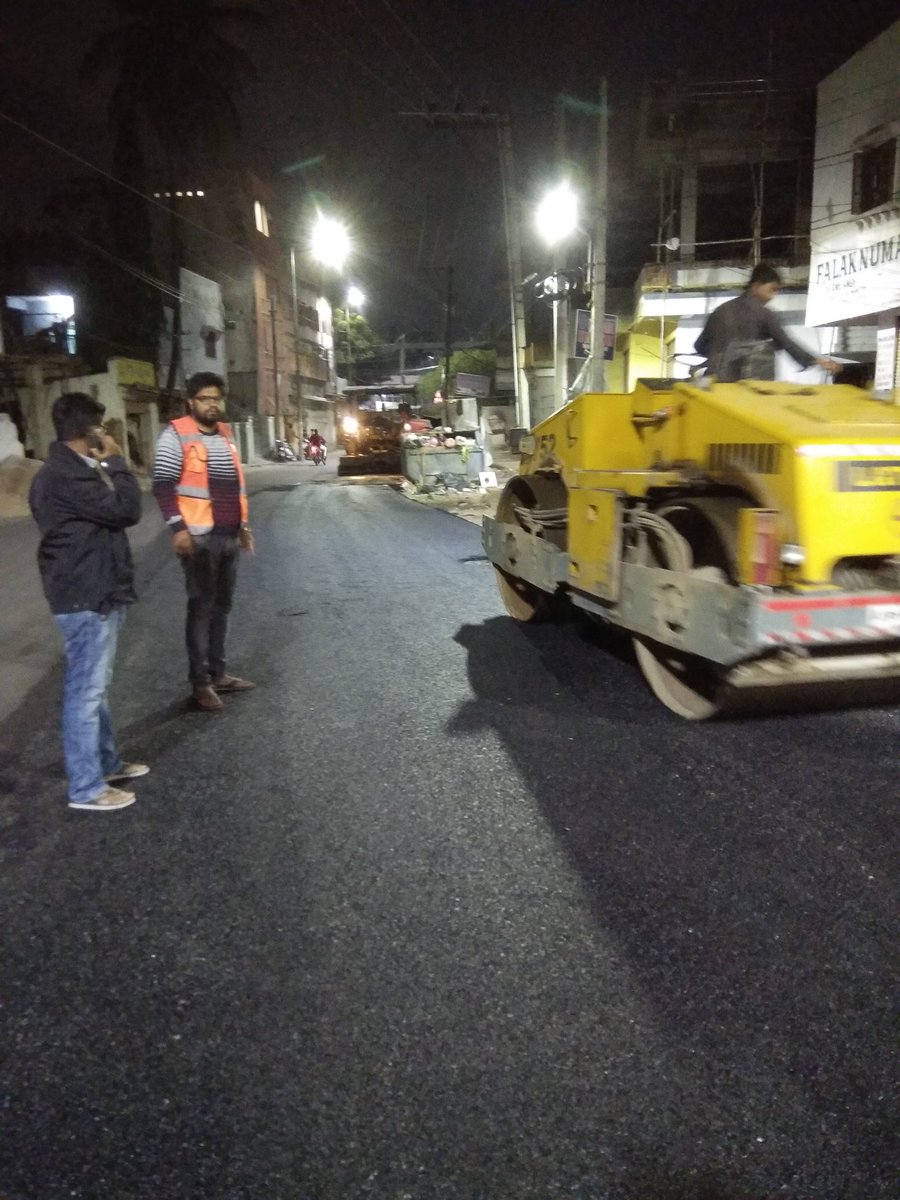 Shujath_NAC10's tweet photo. Day 4 :
Laying of DBM under PPM is in progress opp Geeta Hospital on Vatteypally-EngineBowli Main road in Falaknuma-10.

@GHMCOnline @KTRTRS @CEMaint_GHMC @ZC_Charminar @SESouthGHMC @EE_Falaknuma @DEE_Falaknuma @Aee_Falaknuma46 https://t.co/wPsRsRjmll