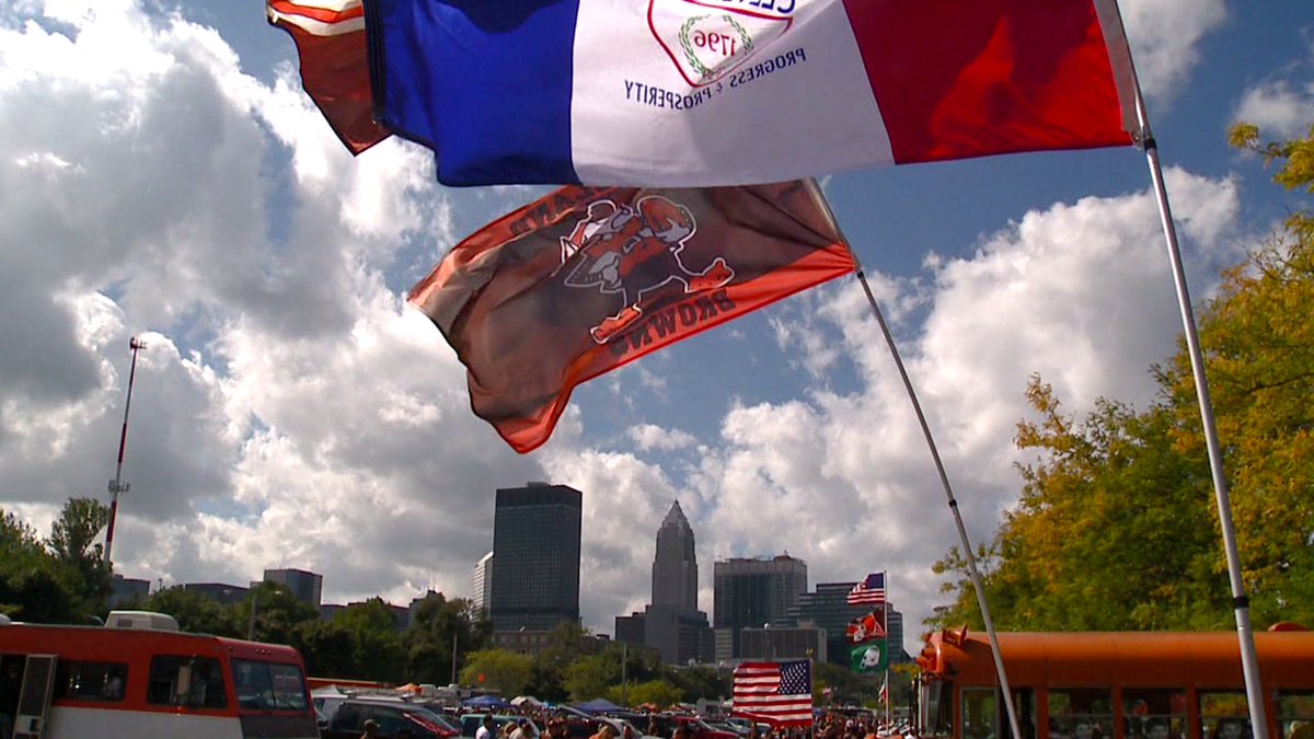 fox8news's tweet photo. City of Cleveland reminds fans of muni lot rules before Browns home opener https://t.co/y8uHI1KrYn https://t.co/SjnL8JjKEb