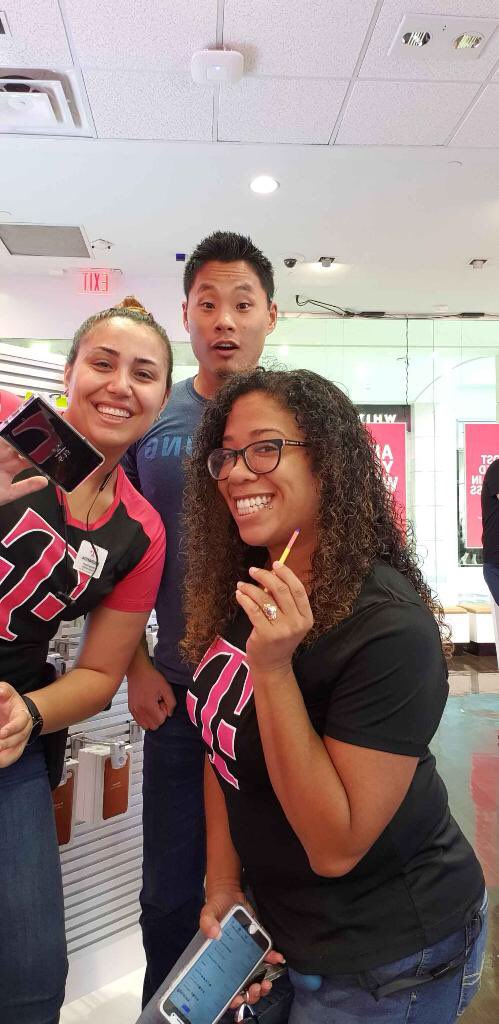 Becheve's tweet photo. Having serious fun with ⁦@ColeCP3⁩ and the Note 9 SPen ⁦@theSamsungSide⁩ #Note9SPenSelfieContest https://t.co/8lCJP0V7zW