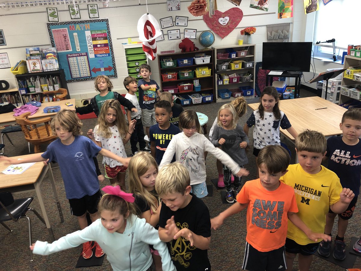 mrsichesco's tweet photo. Doing a little chicken dance to learn about personal space... fun in first grade!! #personalspacecamp #NCECSD https://t.co/5upiQzJdU8