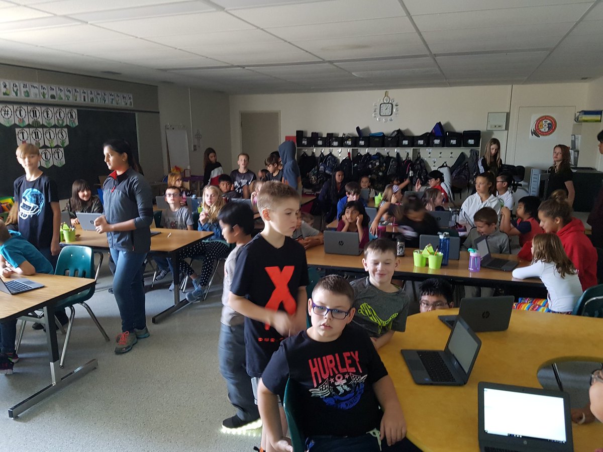owenspp's tweet image. Working with our Buddies to set up computers. @mrswaltersworld @joarcsd. Thanks @Jenpen2001 @GennaRdz @jstewiestewie #RCSDConnect #rcsdtech