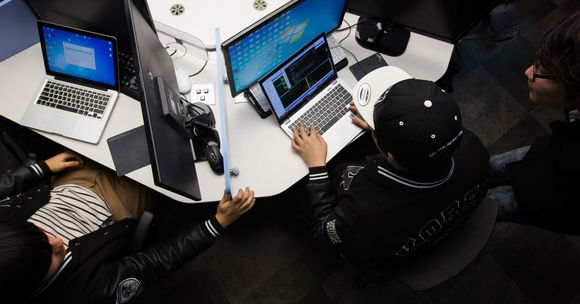 DebDennison's tweet photo. Employee negligence is the biggest cyber risk to US businesses, study finds #cybersecurity https://t.co/S7ksIE7XSD https://t.co/T8sZgDtirf