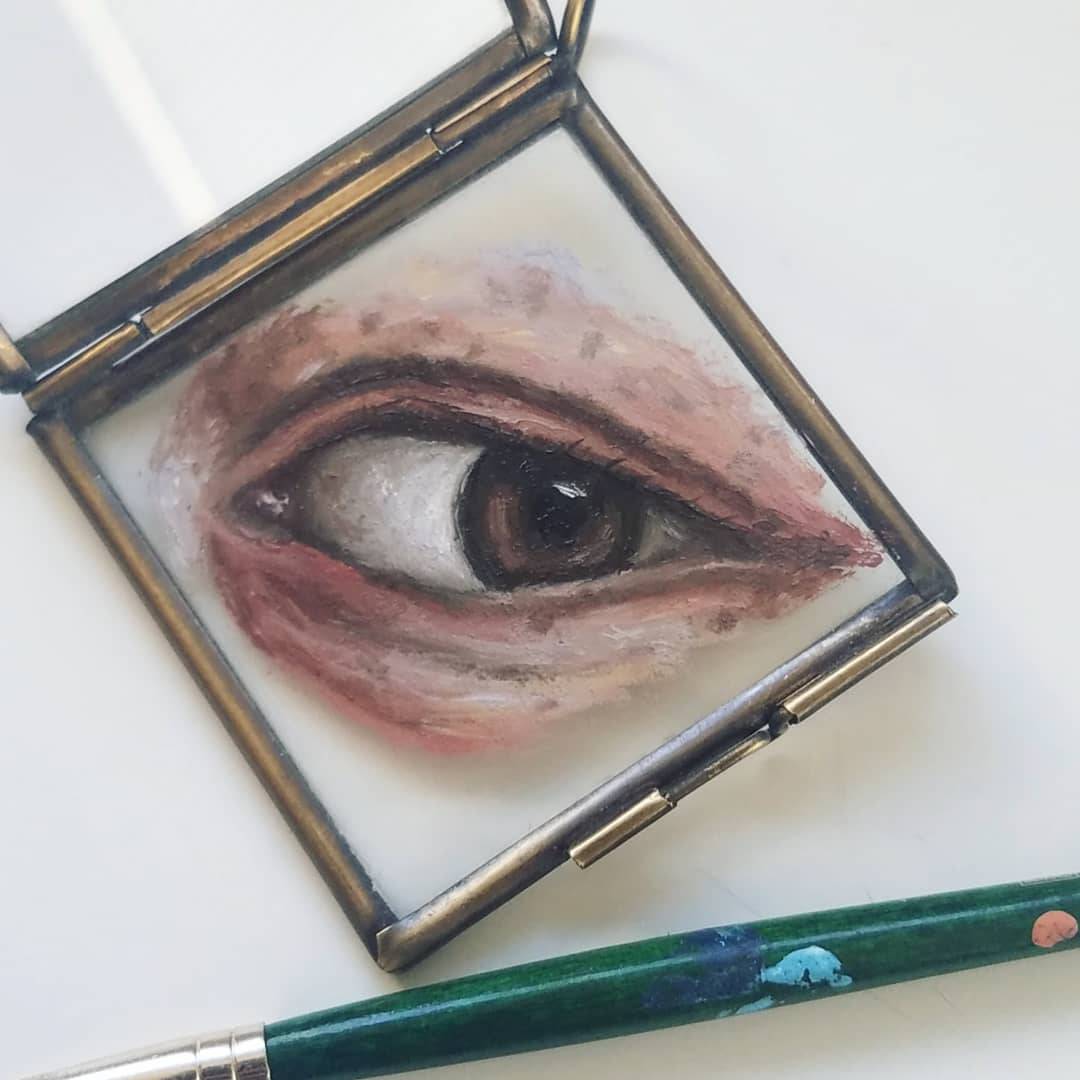 ArtbyHall's tweet photo. Finishing touches! Lockets avaliable on my website and on Etsy. https://t.co/mAWPCfinvK