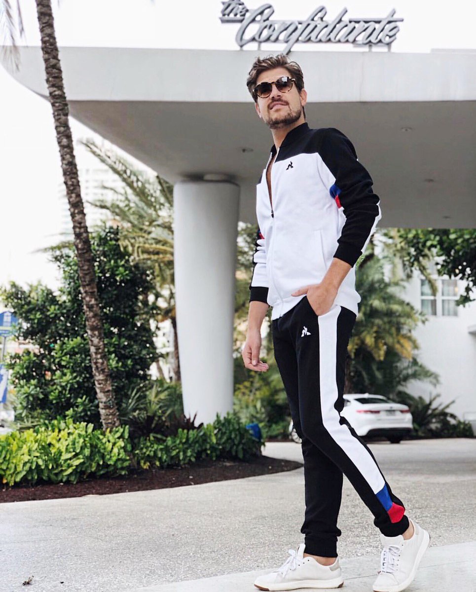 AndazMiami's tweet photo. Walk towards the good in life and one day you will arrive at #TheConfidante πΆπ»ββοΈπ #Lifestyle #ExploreMIA | IG πΈ: ferquinzanos https://t.co/KUGxbpL80l
