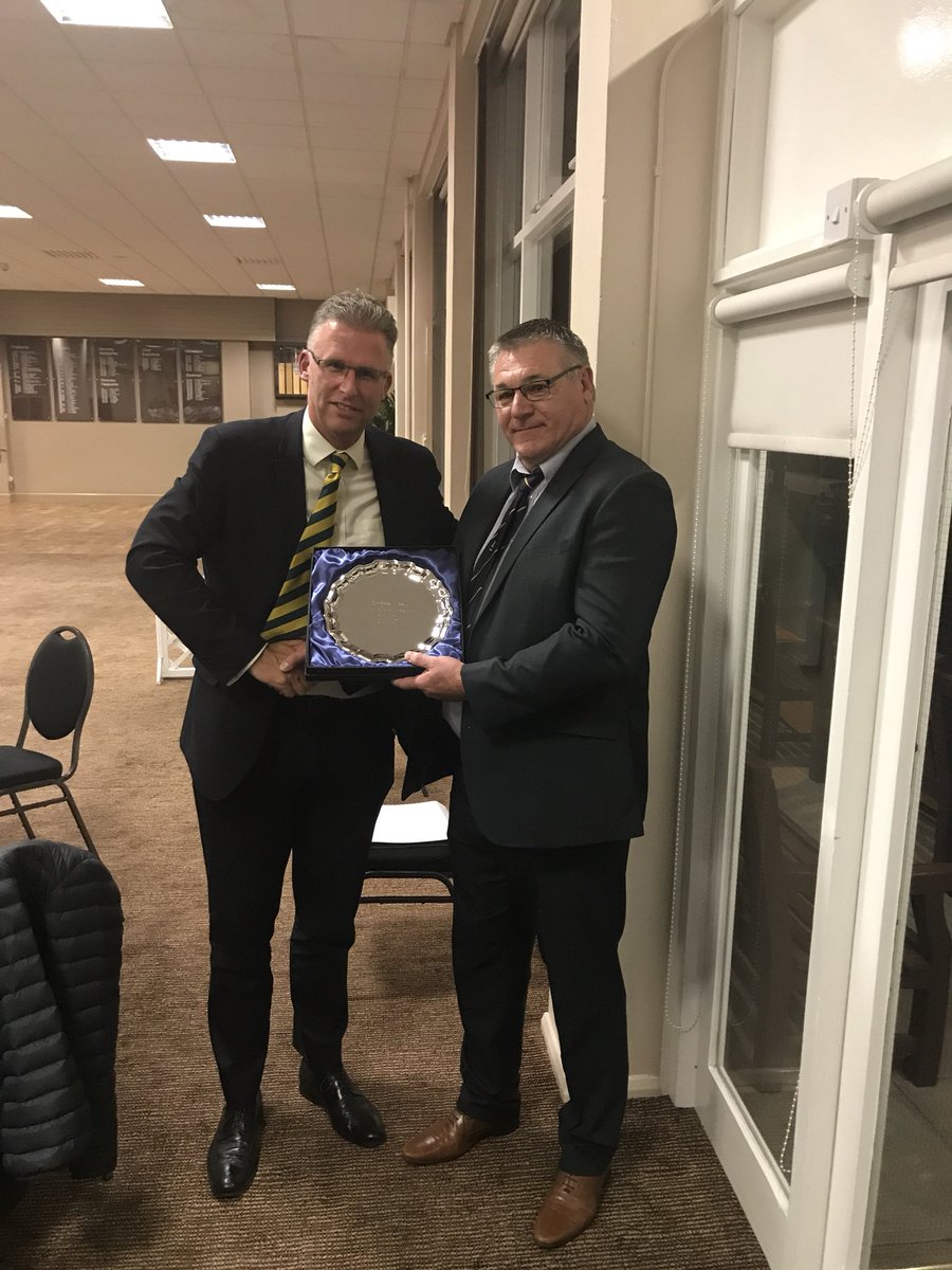britishpolicecc's tweet photo. Our Chairman @CCLeicsPolice presents our new Vice President Graham Shaw (Cleveland) with a special award for his contribution to @britishpolicecc between 1990-2011. 103 caps, 3500 runs (7 ‘100s, 23 ‘50s) 80 wickets, and 43 catches #topcricketer https://t.co/bMaMHyaxBd