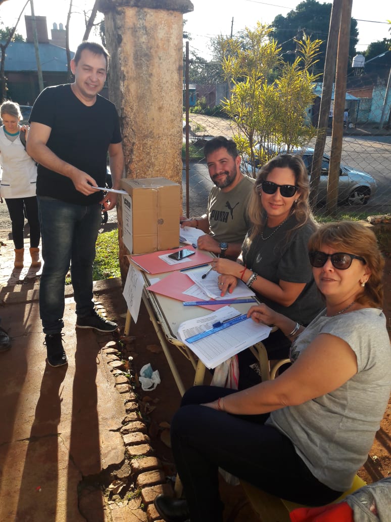 EscurdiaViviana's tweet photo. Ya lo dijo Arturo Jauretche "Las multitudes no odian, odian las minorías. Porque conquistar derechos provoca alegría, mientras que perder privilegios provoca rencor" Somos docentes somos @ADOMIS_Misiones, orgullosamente somos una multitud!! Hay equipo y el mejor @mariluleverberg https://t.co/kYWfreHXew