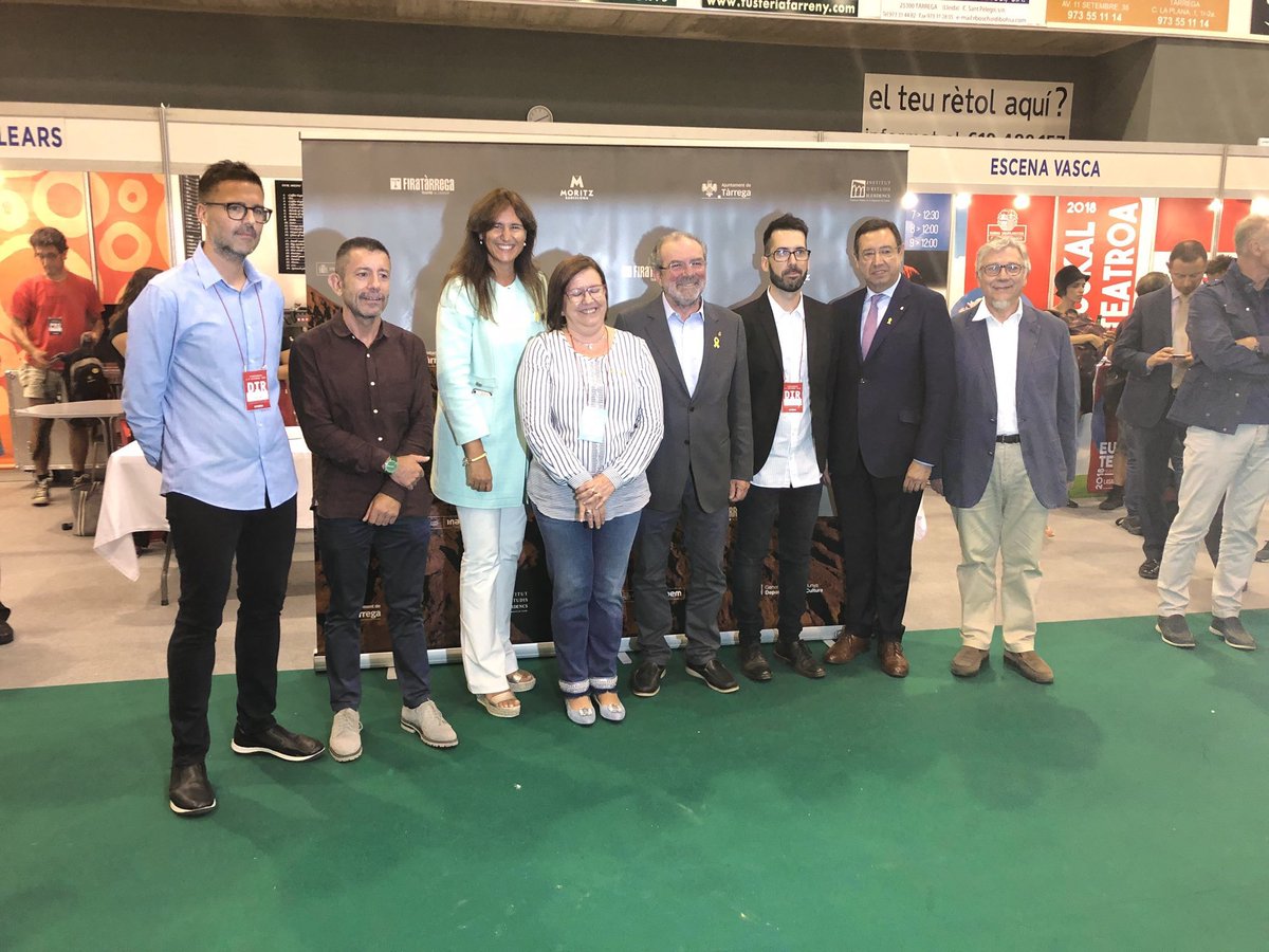 LauraBorras's tweet photo. Ha estat un honor inaugurar la @firatarrega avui, procedent de Brussel·les. Magnífic espectacle inicial que ha entusiasmat la gentada que omplia el parc. Pintura, poesia, música, denúncia, provocació, bellesa efímera... @ajtarrega @cultura_cat @DiputacioLleida @IRLlull @icec https://t.co/qU2Vxq9cQM