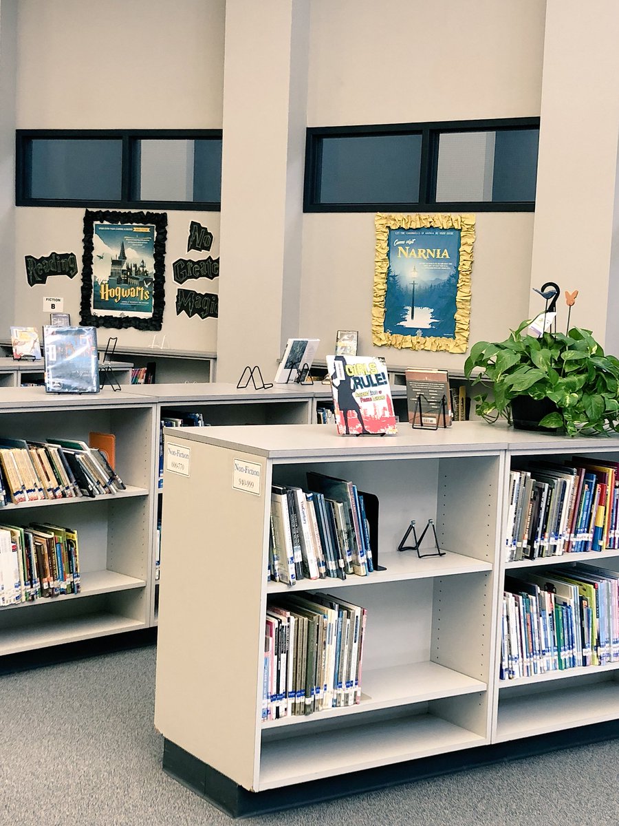 Wessendorff_LIS's tweet photo. Messy shelves and empty book stands! A clear sign that we had a successful day in our  #WMSLibrary. #HappyReadersHappyLibrarian #WMSStampede https://t.co/LXd3fNOwWV
