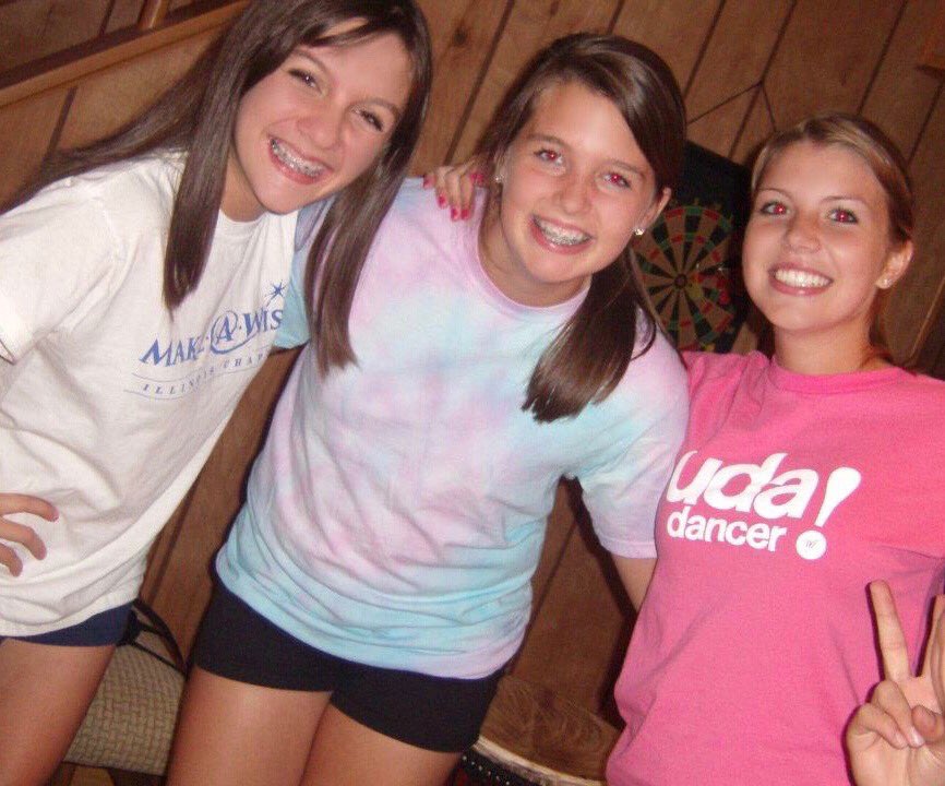 CampOneStep's tweet photo. #SeptemberTogether Steph, Dani &amp; Bridget. Campers vs. being old enough to Volunteer! ✌🏼❤️🏕

PS @stephmards is the real MVP 🏆 on recreating #TBT! https://t.co/GdEifuERYT