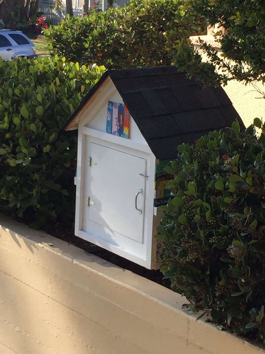 BayParkElem's tweet photo. Is your stingray ready for a new book to read at home? Do you have a book you would like to share? Visit our new little lending library by the front gate. Help yourself to a book and add one or two for others to enjoy! https://t.co/i7ErvmBOZX