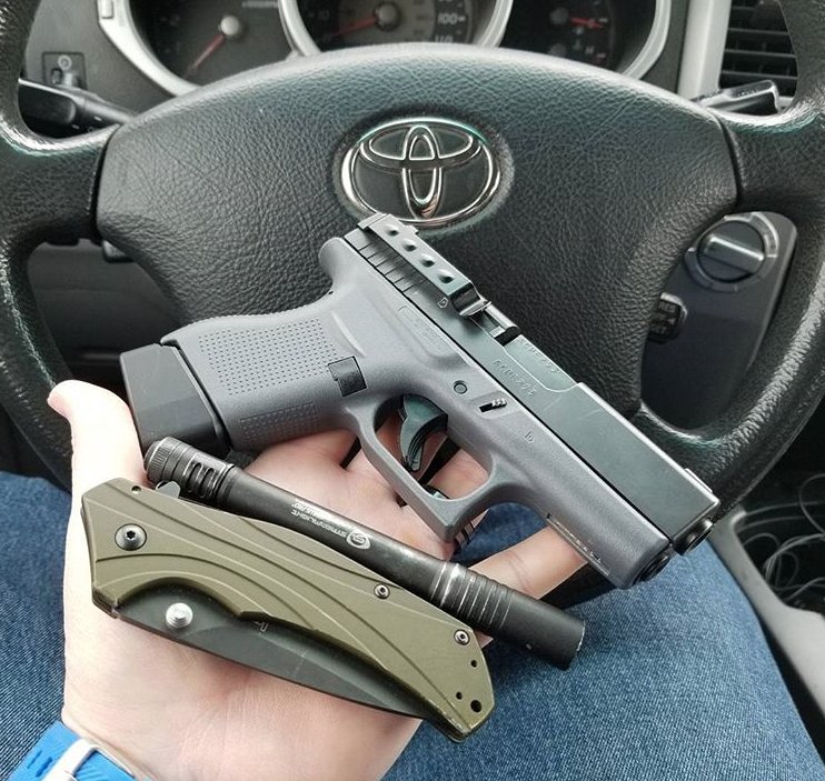TechnaClip's tweet photo. What are you carrying today?!? #TechnaClip #Glock https://t.co/QWcF9lf7RF