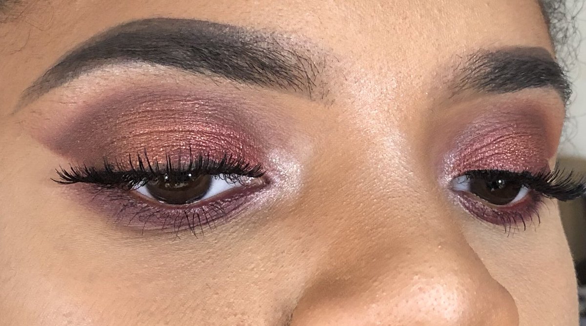 NaightLife's tweet photo. BROWS: @ABHcosmetics dipbrow in ebony
.
.
EYE PRIMER: @PaigeMUA base 1
.
.
EYES: @MorpheBrushes 39A Dare to Create
.
.
LASHES: @houseoflashes Bombshell 
.
.
HIGHLIGHT: @ShopLunaByLuna Luna 

I’ll learn to edit photos soon 😩 cc is welcomed! https://t.co/v2QMJojcRU
