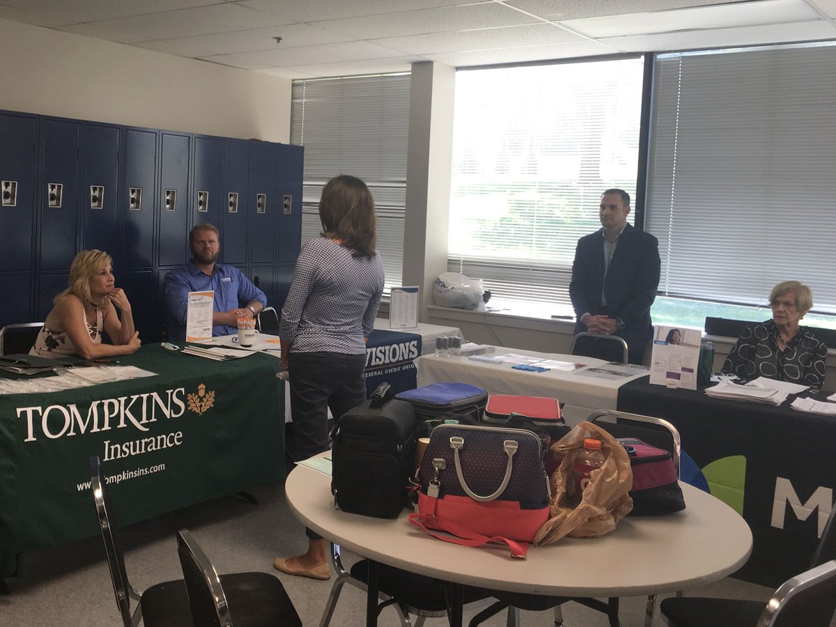 ViwincoWindows's tweet photo. Today was the Viwinco healthcare fair. Thank you to all the reps who came out today and helped explain what our comprehensive healthcare plans cover! 🏥 #HealthCare #Health #Healthy #Life #StayHealthy https://t.co/HVIHmAKmll