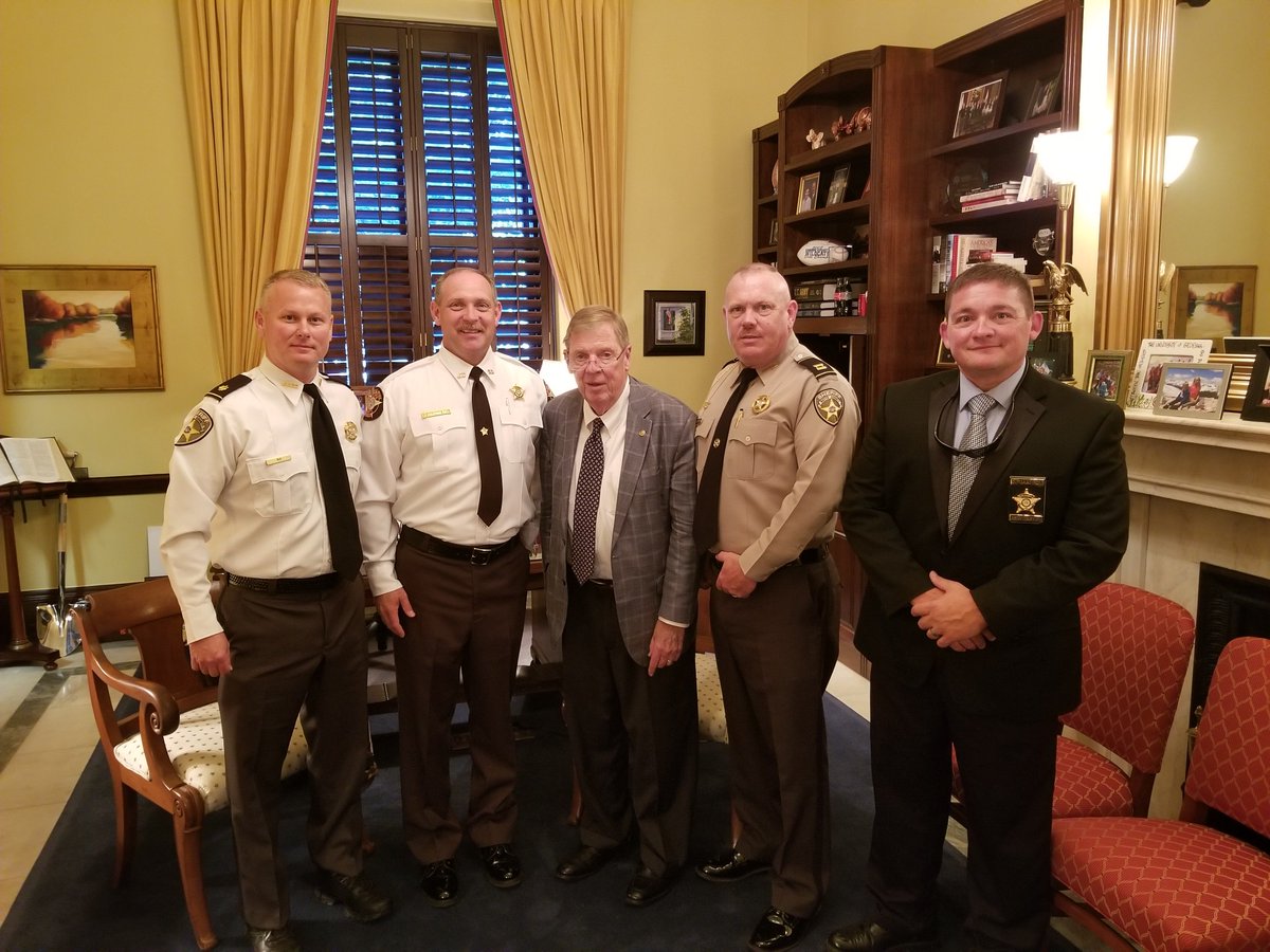 Johnny Isakson tweet media