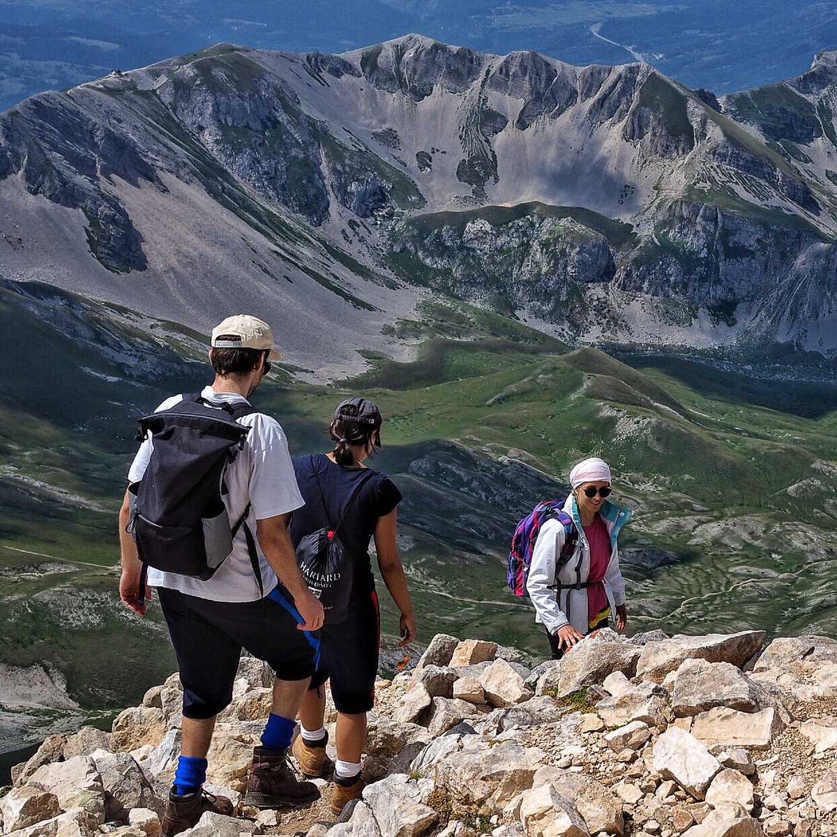 Shevaemi's tweet photo. #mountain #lovemountains #trekking #igers #loveitaly #abruzzo #abruzzofantasy #instagood #photographer #beautiful #art #nature #gransasso #summer2008 #followme #descent #fromhigh #view https://t.co/53JfvvXjcI