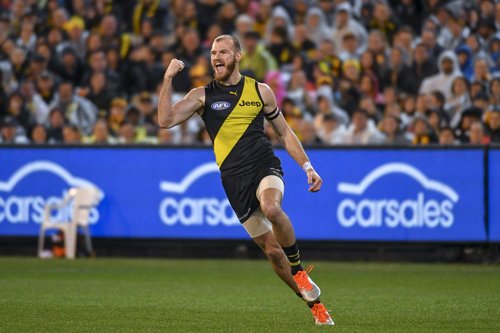 Tigers Roar through last night's qualifying final <a href="/MCG/">Melbourne Cricket Ground</a> No. 33 #KamdynMcIntosh <a href="/Richmond_FC/">Richmond FC 🐯</a>  <a href="/HawthornFC/">Hawthorn FC</a>  PHOTOS <a href="/EddieJim2/">Eddie Jim</a> <a href="/Joe_Armao_/">Joe Armao</a> theage.com.au/sport/tigers-r… via <a href="/theage/">The Age</a> <a href="/theage_photo/">The Age Photography</a>