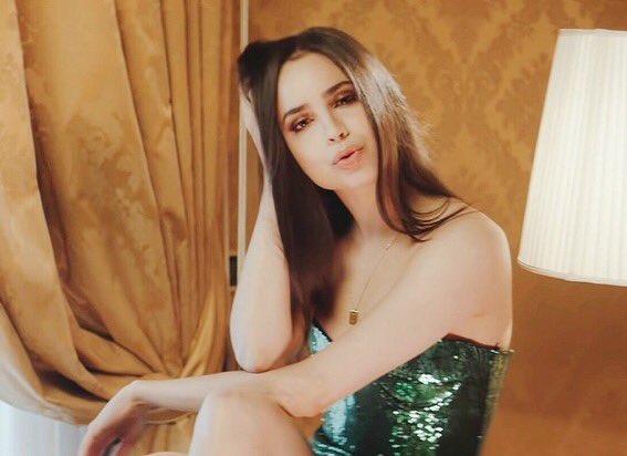 KZRn7hZa's tweet photo. I know I am CRAZY but I was really like this😂hahaha
I STAN #Runors and #RumorsMusicVideo !
Everyone let’s do #RumorsStreamingParty ♥️
@SofiaCarson I love you sooooo much DAISUKI https://t.co/UkuhdMSXWc