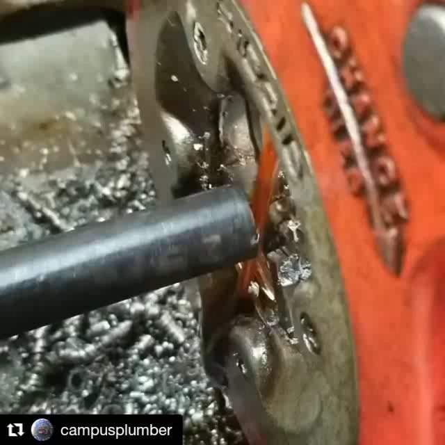 toledotools's tweet image. #Repost @campusplumber (@get_repost)
・・・
@ridgidtools 300 threading some pipe for a sprinkler head move. #ridgidforthewin #ridgid300 #ridgidthreader#plumber#plumbing#plomero#plomberie #plomerie #pipethreading #pipethreader #happythursday #steelpipe ift.tt/2wPv9g6