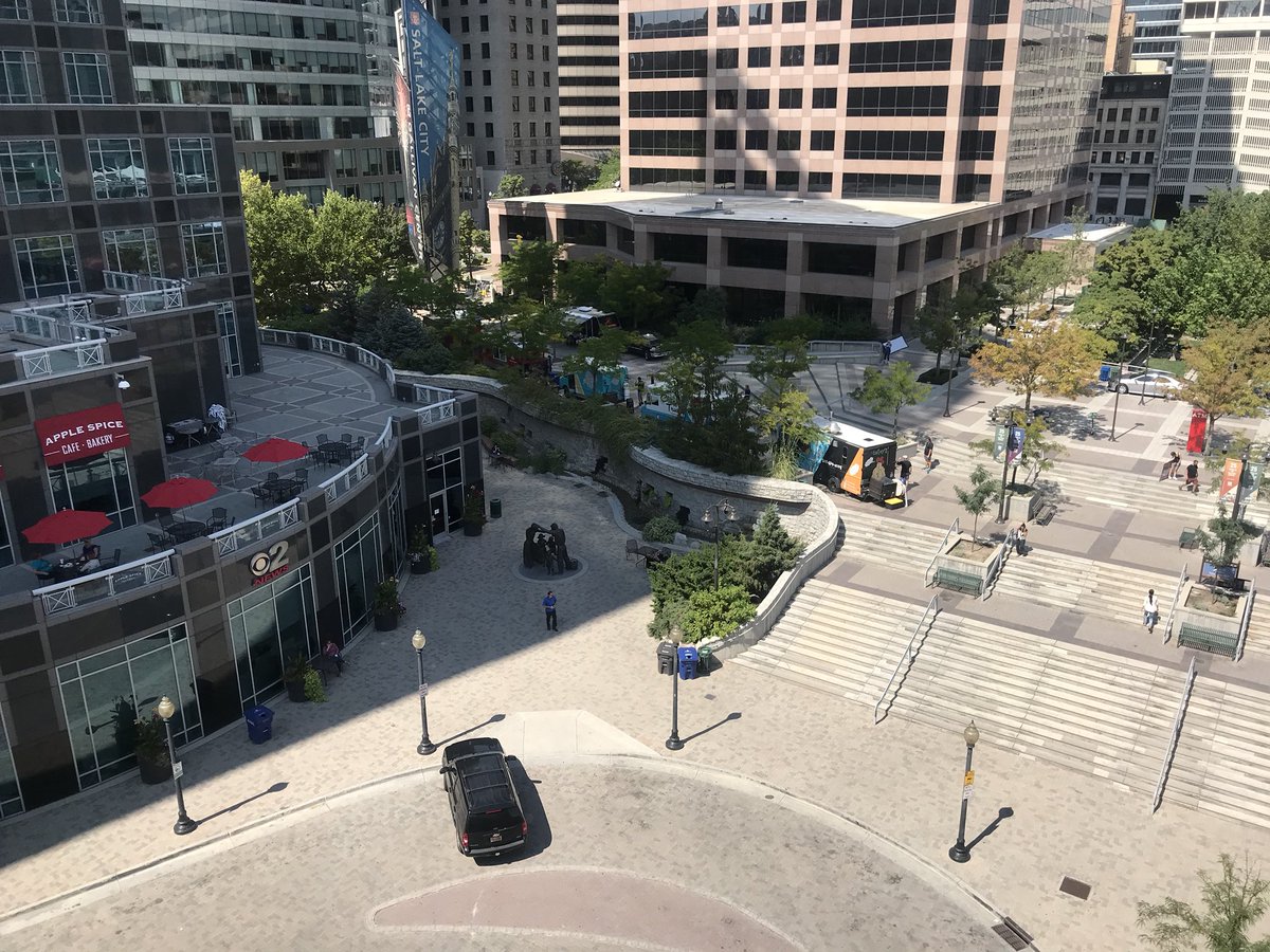JeremyHarrisTV's tweet photo. Calm for now, but @SnoopDogg will soon be here. Planning for a crazy night here at #Gallivan ! I’m going to move my car when all the office folks have left. https://t.co/QOJICPVl8S