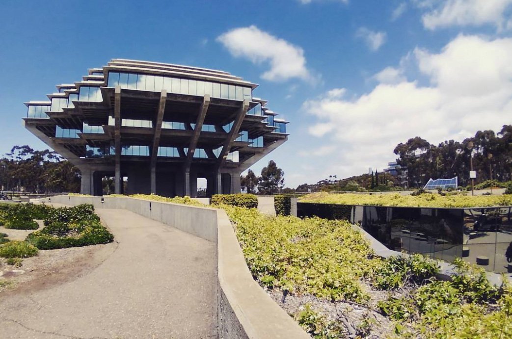 ResearchUCSD's tweet image. Can&apos;t think of a better place to #ReadABookDay than in our gorgeous, iconic Geisel Library. @ucsdlibrary #geisellibrary #ucsandiego