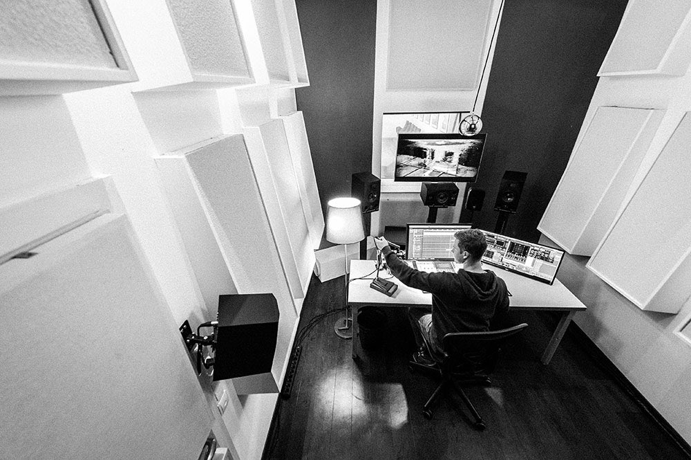 blautoene's tweet photo. BLAUTÖNE Edit Suites
https://t.co/lwY6AjDsos
#blautoenestudio #blautoenevienna 
#soundediting #sounddesign #audiopostproduction #audiopostproduktion 
#recordingstudio #tonstudiowien #audiopost #soundmixing  #filmsound 
Fotos: Helena Wimmer, Werner Brunnbauer https://t.co/zqBL67fEhr