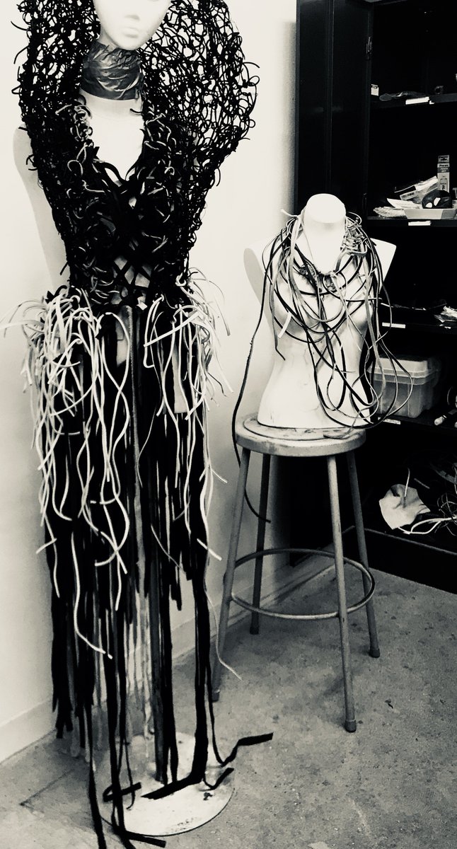 TracyWelling1's tweet photo. Working #doingsomethings #wearableart #textileart #texture #textileart #mystyleartwork #fruitrollupfordinner #itsallinthedetails #tracywellingfineart https://t.co/tajwYuquiM