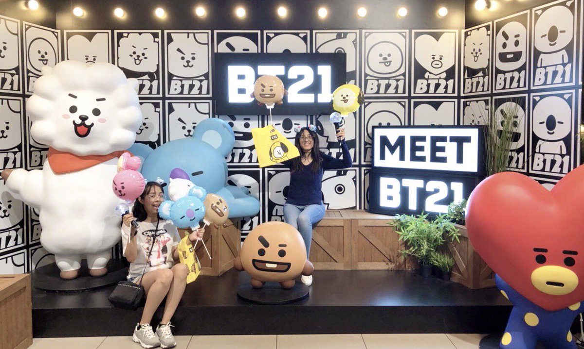 Bt21 магазин в Сеуле. Line friends bt21 магазин. Line friends магазин в Корее. Bt21 line Store Holder.