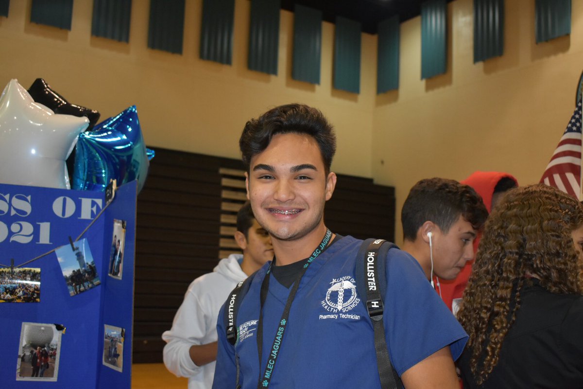 jaylyn_gonzalez's tweet photo. Class of 2021 class officer promoting for the sophomores to sign up to become  class representatives!💙#MLEClubRush https://t.co/TddhtymVSe