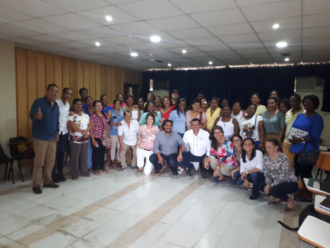 acerosandra's tweet photo. @MincomercioCo @PTPColombia trabajamos en diseño de alianza con sector privado y comunidad xra implementar Capitulo #Tumaco del Programa de Inclusión en Mercados #PROIM con +40 mujeres víctimas del conflicto en sector textil-confección https://t.co/36pciEunou