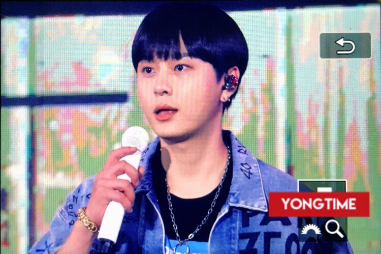 yongtime1219's tweet photo. 180906 #하이라이트 #용준형
아침을 여는 어제 못 올렸었던 플뷰,,, 이게 다 겸둥이 보고 오늘 하루 힘내라는 뜻이죠,,,🤔 https://t.co/jKkmRFjeF8
