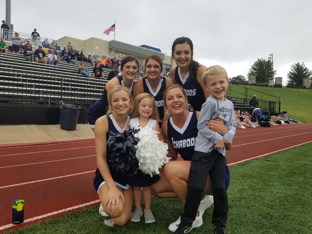 TomlinsRyan's tweet photo. Big thanks to @WashburnCheer for taking time with my kids https://t.co/pqt6BeQOdt