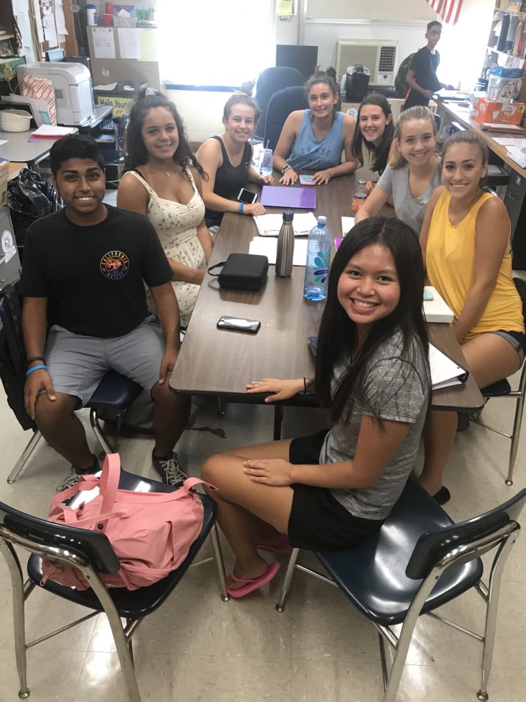 Srta_Salcedo's tweet photo. Class of 2019’s class board! I can’t believe they will be leaving me in June 😢 It feels like 6 years have flown by! #ClassOf2019 #nhpglads #seniors #classadvisor @NHPGladiators https://t.co/0zY0WWHnjw