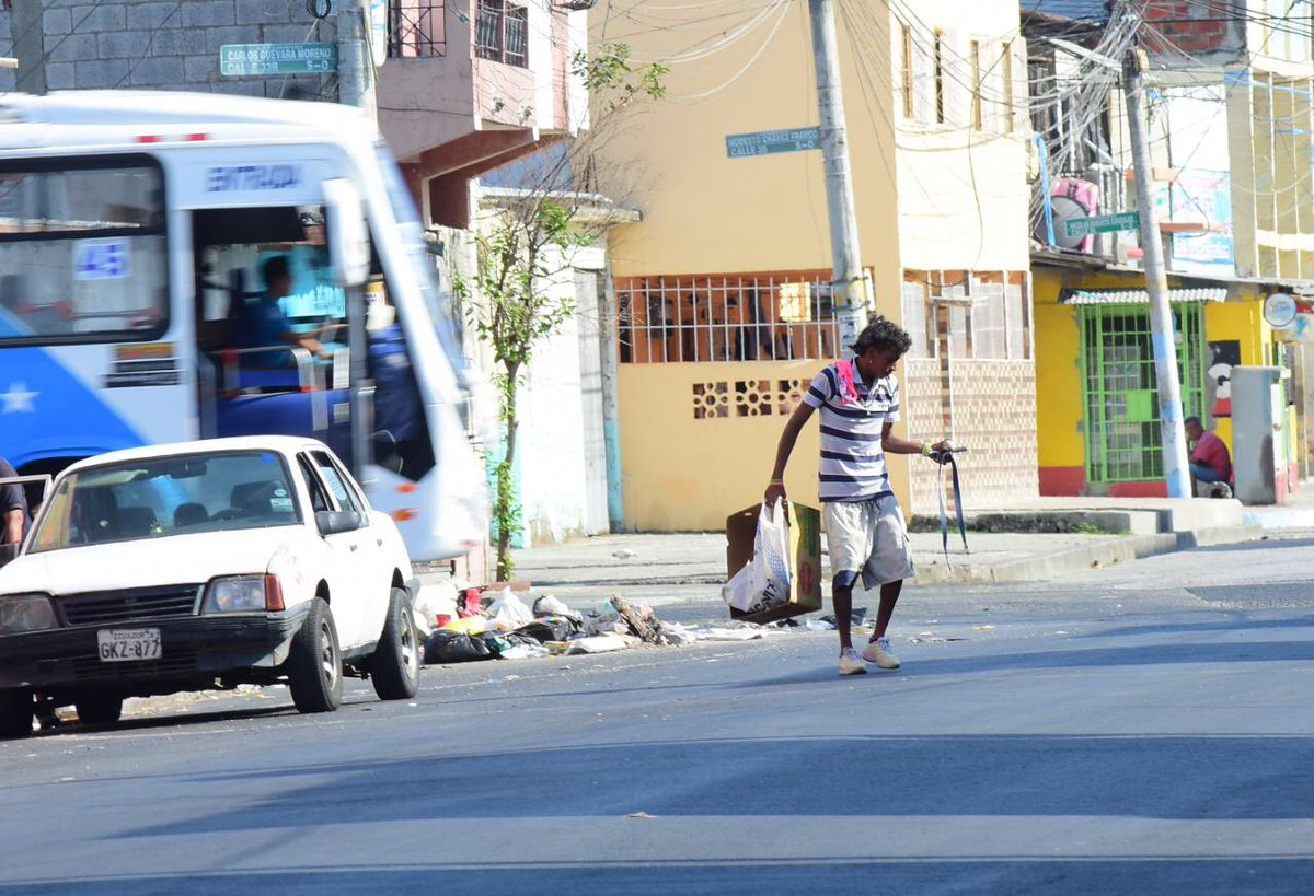 jimmyjairala's tweet image. En la parroquia Letamendi sector Espíritu Santo (Azuay y Guerrero Valenzuela) el drama de la “H” se ha desbordado. Cristo del Consuelo está “tomado” por los hacheros. Urge trabajar no solo en recuperación sino en prevención. @cendemocratico