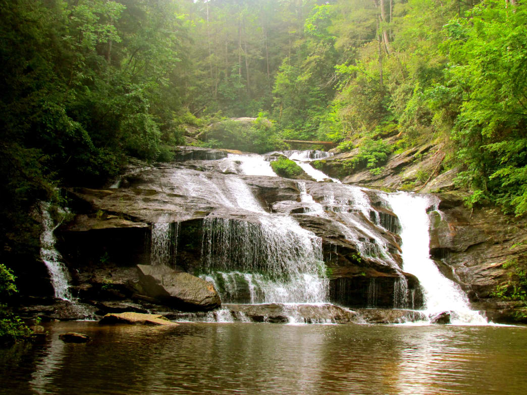 From the remote wilds of Alaska, down into the West, through the Rockies, and all the way to the East Coast, we put together this list of 10 of America’s best backcountry #Waterfall destinations. bit.ly/2QboAx5