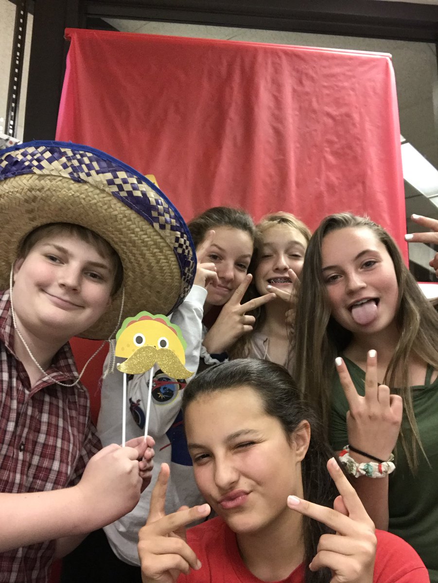 SrtaRathsack's tweet photo. ¡Mis estudiantes están listos para español! #tacofeliz #español #cfwl #MightyCardinals https://t.co/c0woLDwnZQ