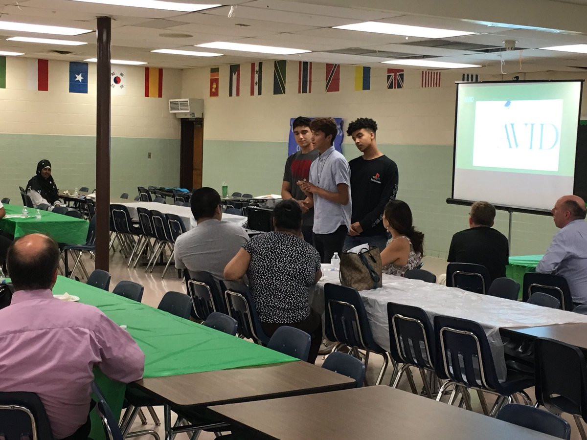 What a great AVID Dinner! So nice to spend time with our AVID/Jaguar Family!