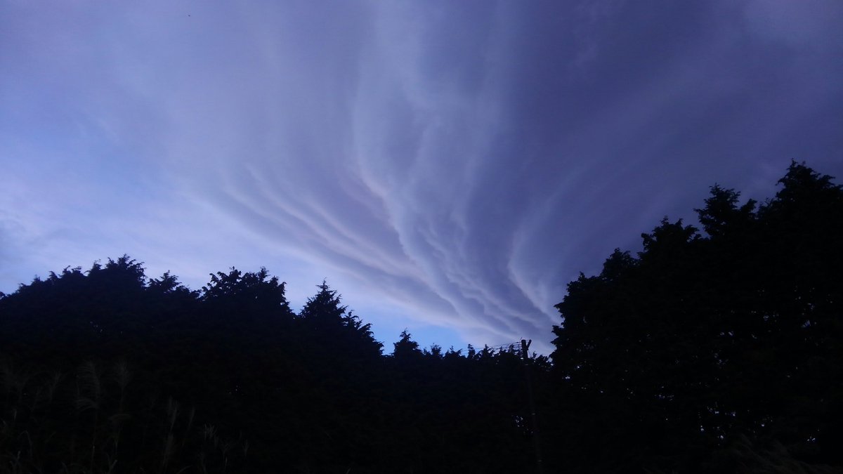 不思議な雲と綺麗な空 Gnss Xyz Twitter